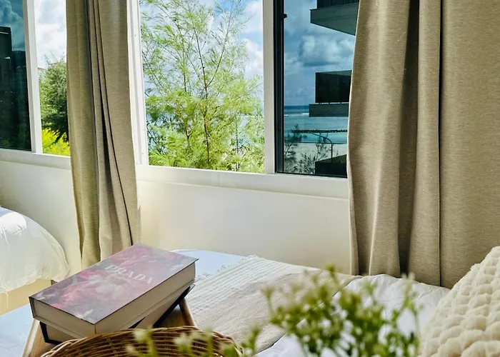 Lazzlla Beachside Studio Apartments